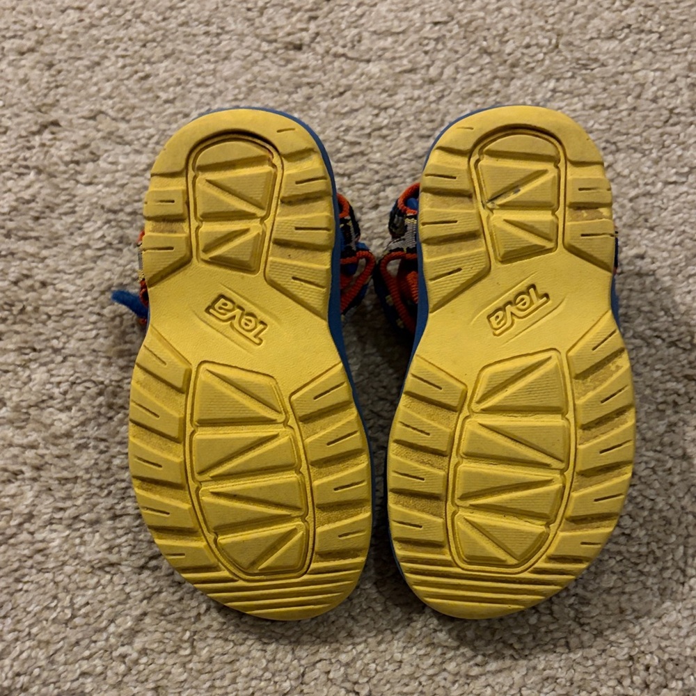 Teva Kids Sandals in Blue and Red Pattern - Picture 4 of 4